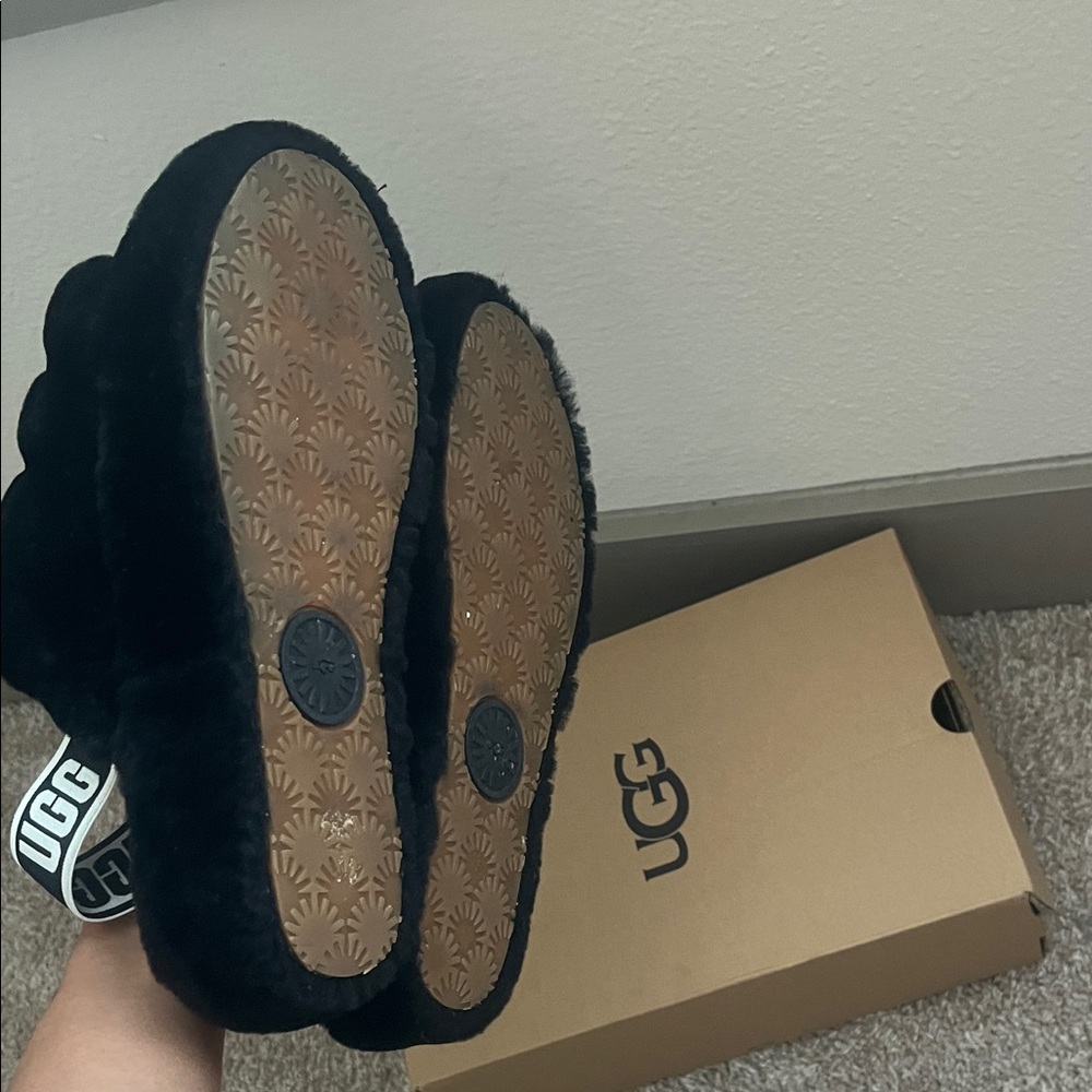 Uggs Fuzzy Slippers - Picture 3 of 4
